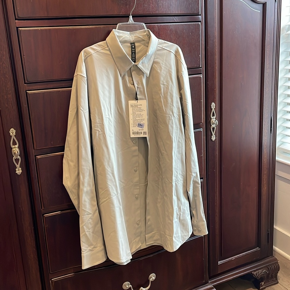 Men’s Lulu long sleeve NWT